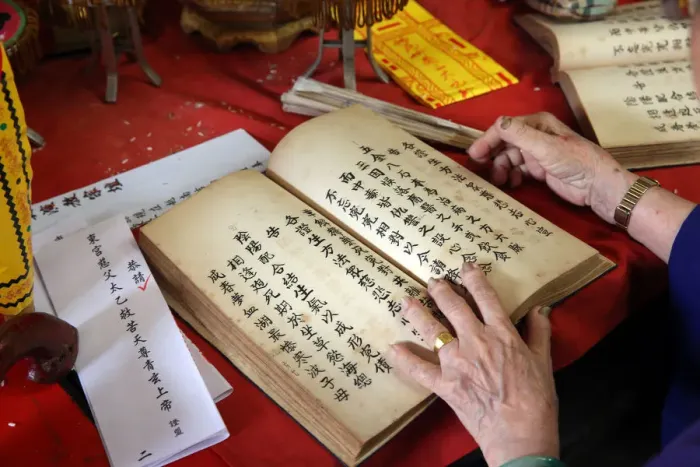 Framed Print : Taoist ceremony in a temple, Ho Chi Minh City, Vietnam, Indochina, Southeast Asia, Asia