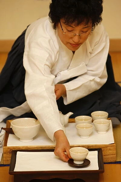 Tea ceremony in a Buddhist temple, Seoul, South Korea, Asia