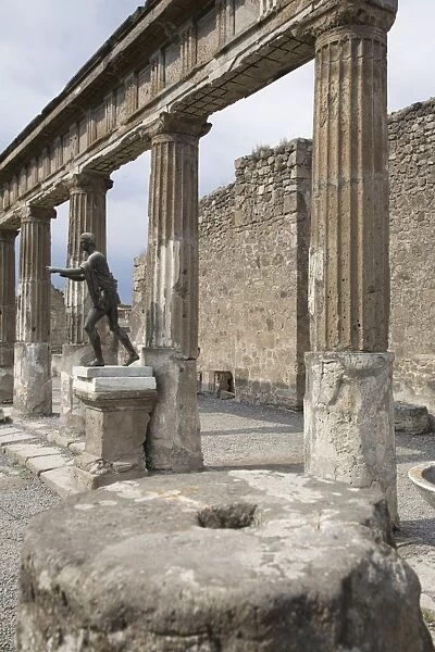 Temple of Apollo, Pompeii, UNESCO World Heritage Site, Campania, Italy, Europe