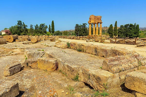 Temple of Castor and Pollux, Valle dei Templi (Valley of Temples), UNESCO World Heritage Site, Hellenic architecture, Agrigento, Sicily, Italy, Mediterranean, Europe