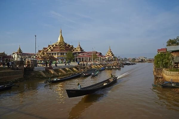 Temple, Paya Phaung Daw Oo, Inle Lake, Shan State, Myanmar (Burma), Asia