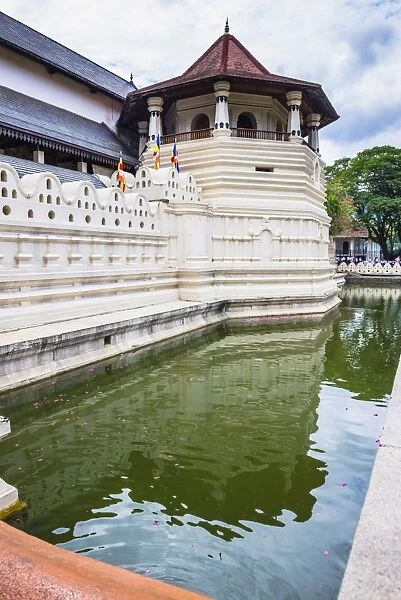Temple of the Sacred Tooth Relic (Temple of the Tooth) (Sri Dalada Maligawa) in Kandy, Sri Lanka, Asia