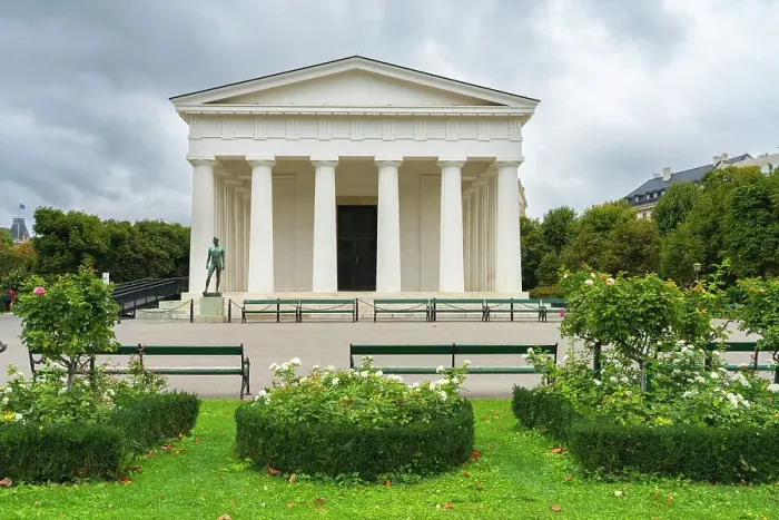 Framed Print : Temple of Theseus (Theseustempel), Volksgarten park, Vienna, Austria, Europe Framed Print : Temple of Theseus (Theseustempel), Volksgarten park, Vienna, Austria, Europe