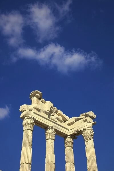Temple of Trajan, Bergama (Pergamum), Anatolia, Turkey, Asia Minor, Eurasia