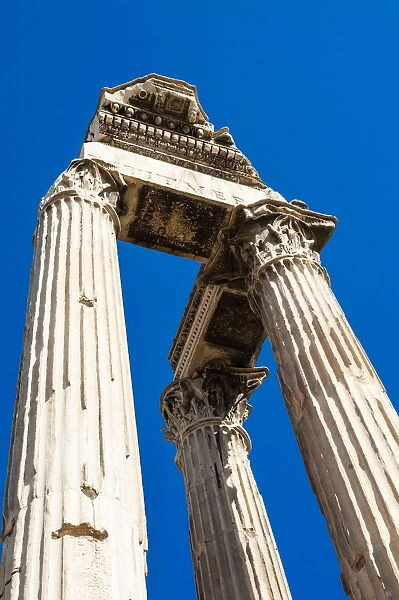 Temple of Vespasianus, Roman Forum, UNESCO World Heritage Site, Rome, Lazio, Italy