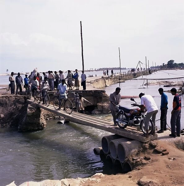 Temporary bridge in the aftermath of the December 2005 tsunami