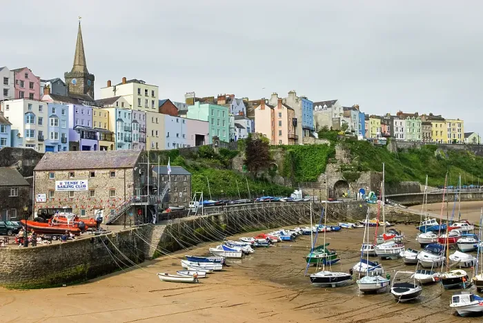 Framed Print : Tenby's harbour, Carmarthen Bay, Tenby, Pembrokeshire, south-west Wales, United Kingdom Framed Print : Tenby's harbour, Carmarthen Bay, Tenby, Pembrokeshire, south-west Wales, United Kingdom