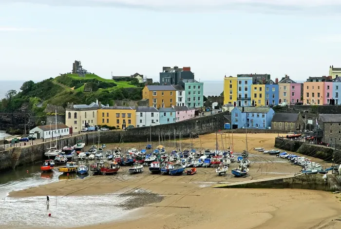 Framed Print : Tenby's harbour, Carmarthen Bay, Tenby, Pembrokeshire, south-west Wales, United Kingdom Framed Print : Tenby's harbour, Carmarthen Bay, Tenby, Pembrokeshire, south-west Wales, United Kingdom