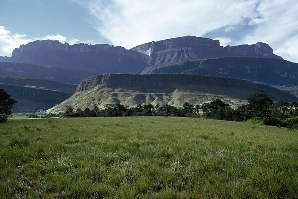 Tepuis showing south side of Auyantepui (Auyantepuy) (Devils Mountain) from Uruyen valley