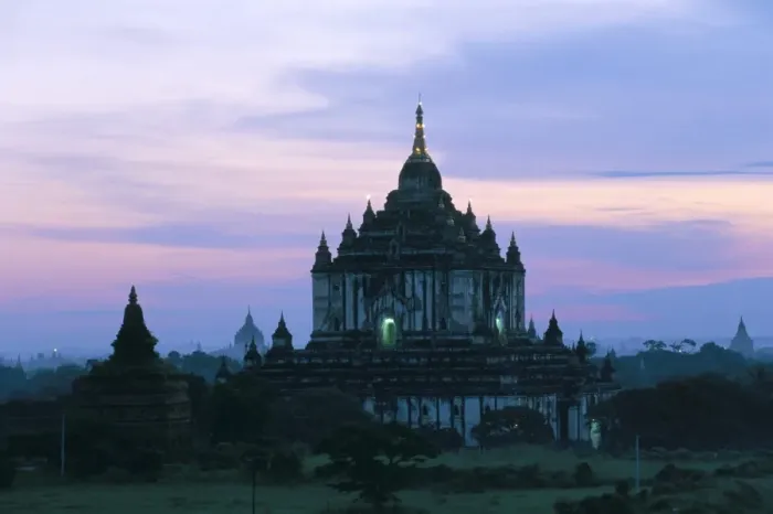 Framed Print : Thatbyinyu temple at sunrise, Bagan (Pagan) archaeological site, Myanmar (Burma), Asia Framed Print : Thatbyinyu temple at sunrise, Bagan (Pagan) archaeological site, Myanmar (Burma), Asia