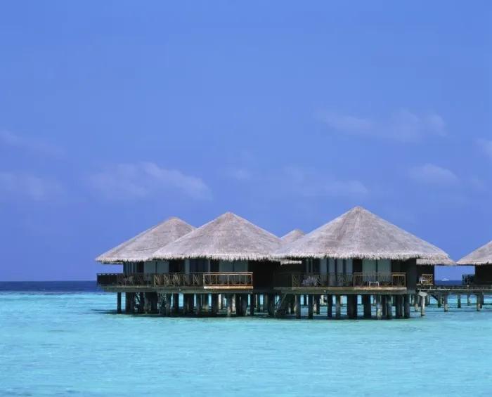 Framed Print : Thatched bungalows over the water in the Maldive Islands, Indian Ocean, Asia Framed Print : Thatched bungalows over the water in the Maldive Islands, Indian Ocean, Asia