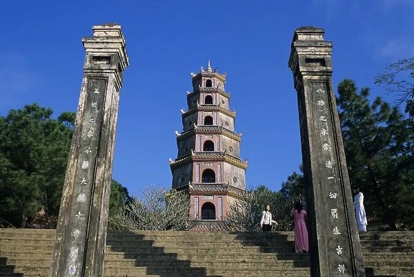 Thien Mu Pagoda (Buddhist Pagoda of the Heavenly Lady) (Celestial Lady Pagoda), Hue, UNESCO World Heritage Site, North Central Coast, Vietnam, Indochina, Southeast Asia, Asia