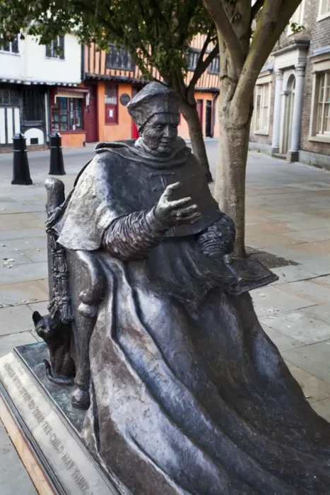 Framed Print : Thomas Wolsey statue, Ipswich, Suffolk, England, United Kingdom, Europe Framed Print : Thomas Wolsey statue, Ipswich, Suffolk, England, United Kingdom, Europe