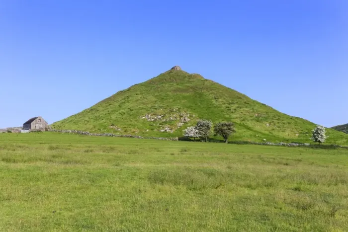 Framed Print : Thorpe Cloud, a conical hill with hawthorns in blossom and barn, Dovedale, Peak District Framed Print : Thorpe Cloud, a conical hill with hawthorns in blossom and barn, Dovedale, Peak District