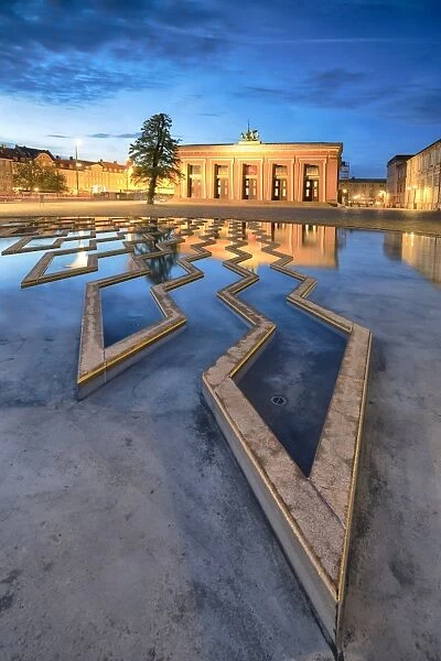 Thorvaldsens Museum reflected in the fountain of Bertel Thorvaldsens Square at night