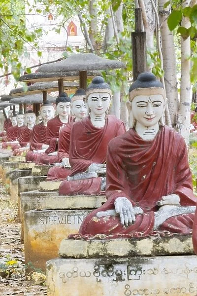 Thousands of sitting buddhas in the park of a thousand bodhi trees - Maha Bodhi Ta HtaungHtaung