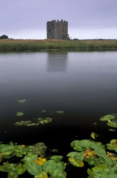 Framed Print : Threave Castle, fortress of the Douglas family dating from the 14th century Framed Print : Threave Castle, fortress of the Douglas family dating from the 14th century