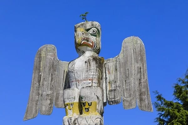 Thunderbird, First Nation Totem Pole, Namgis Burial Grounds, Alert Bay, Inside Passage