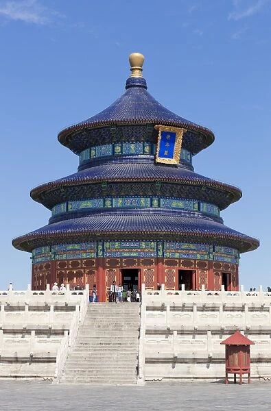 Tian Tan complex, crowds outside the Temple of Heaven (Qinian Dian temple)