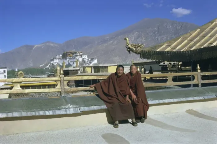 Framed Print : Two Tibetan Buddhist monks at Jokhang temple, with the Potala palace behind Framed Print : Two Tibetan Buddhist monks at Jokhang temple, with the Potala palace behind
