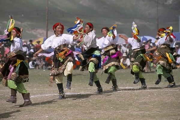 Tibetan dance, Yushu Horse Festival, Qinghai Province, China, Asia