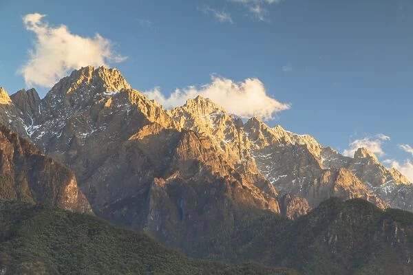 Tiger Leaping Gorge, UNESCO World Heritage Site, and Jade Dragon Snow Mountain (Yulong Xueshan)