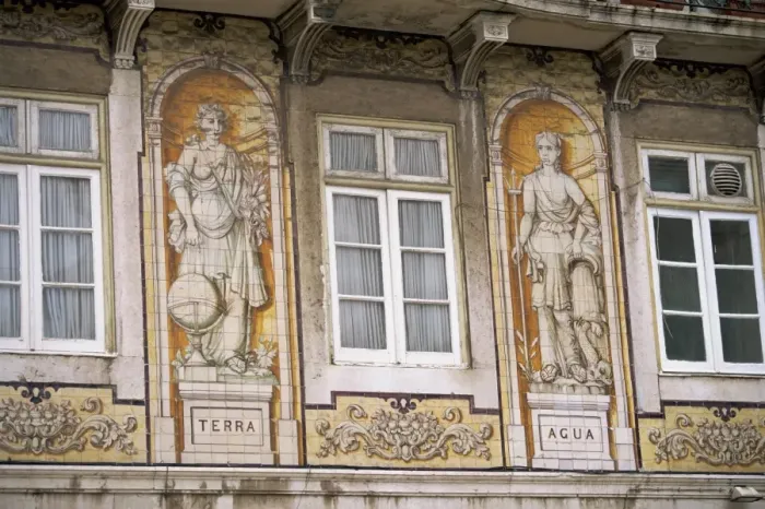 Framed Print : Tiled facade of building in the old Baixa district, Lisbon, Portugal, Europe Framed Print : Tiled facade of building in the old Baixa district, Lisbon, Portugal, Europe
