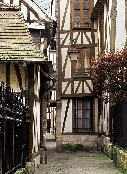 Timber-framed houses in a narrow alleyway, Rouen, Haute Normandie (Normandy)