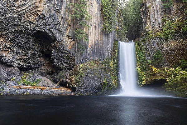 Toketee Falls in autumn, Douglas county, Oregon, United States of America, North America
