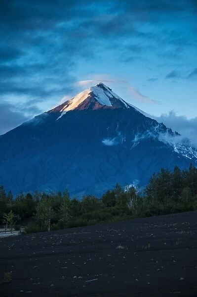 Tolbachik volcano at sunset, Kamchatka, Russia, Eurasia