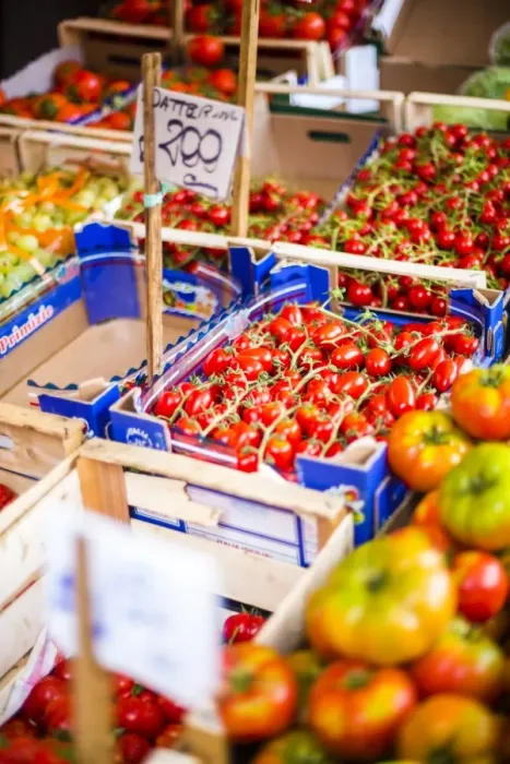 Framed Print : Tomatoes for sale at Capo Market, a fruit, vegetable and general food market in Palermo, Sicily, Italy, Europe Framed Print : Tomatoes for sale at Capo Market, a fruit, vegetable and general food market in Palermo, Sicily, Italy, Europe
