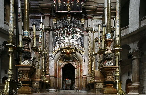 Tomb of Jesus at Church of the Holy Sepulchre, Old City, Jerusalem, Israel, Middle East