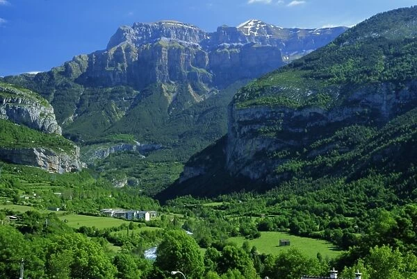 Torla, the verdant Ara valley and Mondarruego