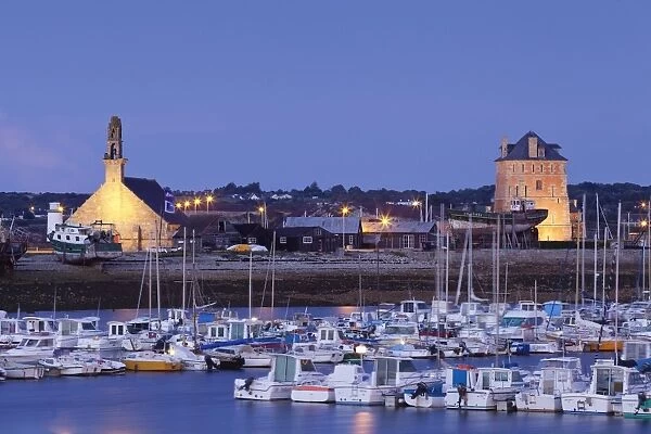 Tour Vauban and the chapel Notre Dame de Rocamadour with fishing boats, Camaret sur Mer, Crozon Peninsula, Finistere, Brittany, France, Europe