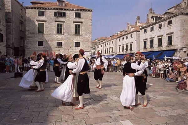 Tourist Board folk dancers in Lusa Square, Dubrovnik, Dalmatia, Croatia, Europe