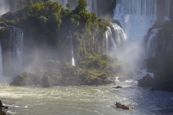 Framed Print : Tourist boat approaching Argentinean side of Iguacu Falls, Iguacu National Park, UNESCO World Heritage Site, Parana, Brazil, South America Framed Print : Tourist boat approaching Argentinean side of Iguacu Falls, Iguacu National Park, UNESCO World Heritage Site, Parana, Brazil, South America