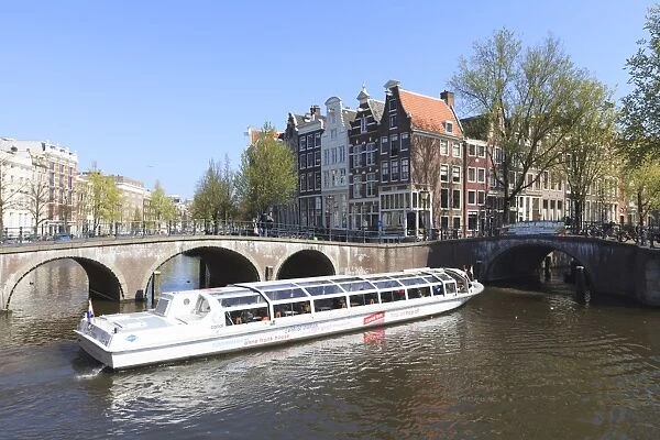 Tourist boat crossing Keizersgracht Canal, Amsterdam, Netherlands, Europe