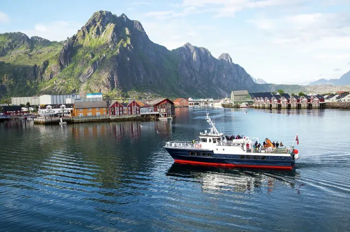 Framed Print : Tourist boat in harbour at Svolvaer, Lofoten Islands, Nordland, Norway, Scandinavia, Europe Framed Print : Tourist boat in harbour at Svolvaer, Lofoten Islands, Nordland, Norway, Scandinavia, Europe