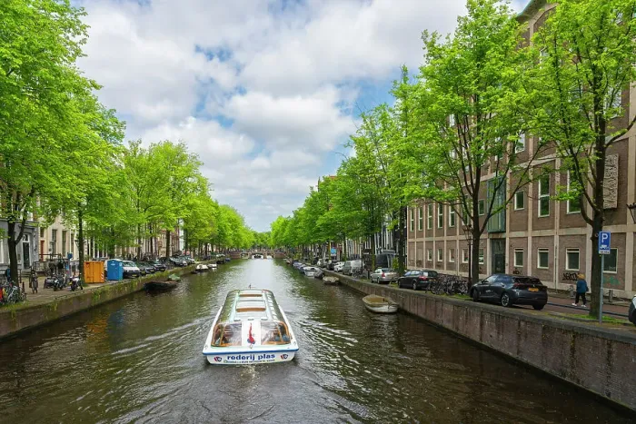 Framed Print : Tourist boat on Herengracht canal, Amsterdam, The Netherlands, Europe Framed Print : Tourist boat on Herengracht canal, Amsterdam, The Netherlands, Europe