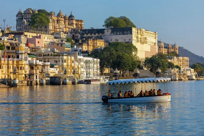 Framed Print : Tourist Boat on Lake Pichola with the City Palace in the background, Udaipur, Rajasthan, India, South Asia, Asia Framed Print : Tourist Boat on Lake Pichola with the City Palace in the background, Udaipur, Rajasthan, India, South Asia, Asia