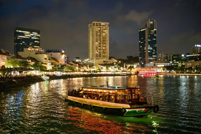 Framed Print : Tourist boat near the historic Boat Quay in Singapore river at dusk, Singapore, Southeast Framed Print : Tourist boat near the historic Boat Quay in Singapore river at dusk, Singapore, Southeast