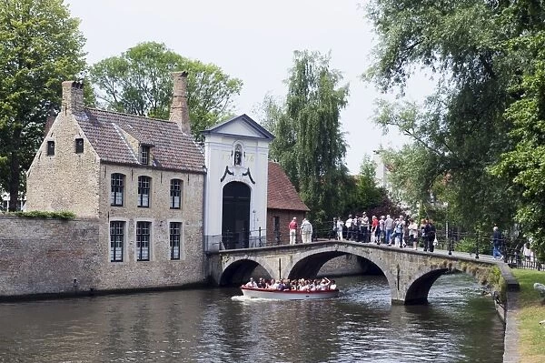 Tourist boat trip on the canal, old town, UNESCO World Heritage Site, Bruges