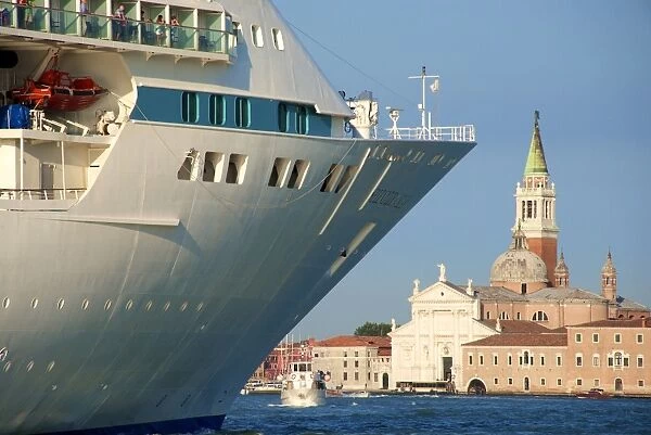 Tourist cruise liner and vaporetto sailing on Bacino di San Marco, Venice, UNESCO World Heritage Site, Veneto, Italy, Europe