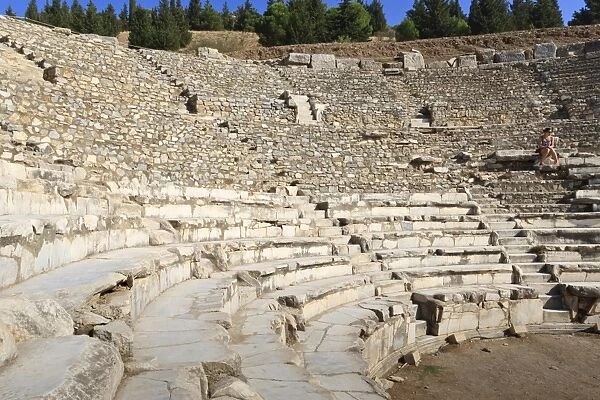 Tourist sits in the Odeon, Bouleuterion (small theatre), ancient Ephesus, near Kusadasi, Anatolia, Turkey, Asia Minor, Eurasia