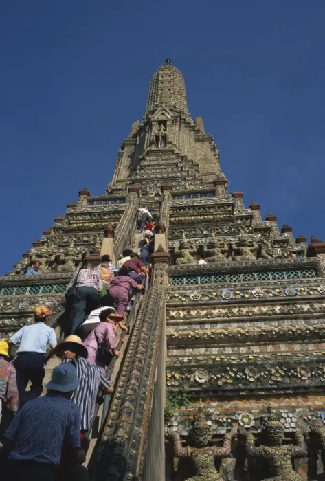 Framed Print : Tourists climb the steps of Wat Arun (Temple of the Dawn) Framed Print : Tourists climb the steps of Wat Arun (Temple of the Dawn)