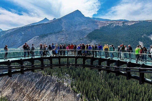 Tourists on the Columbia Icefield Skywalk, Glacier Parkway, Alberta, Canada, North America