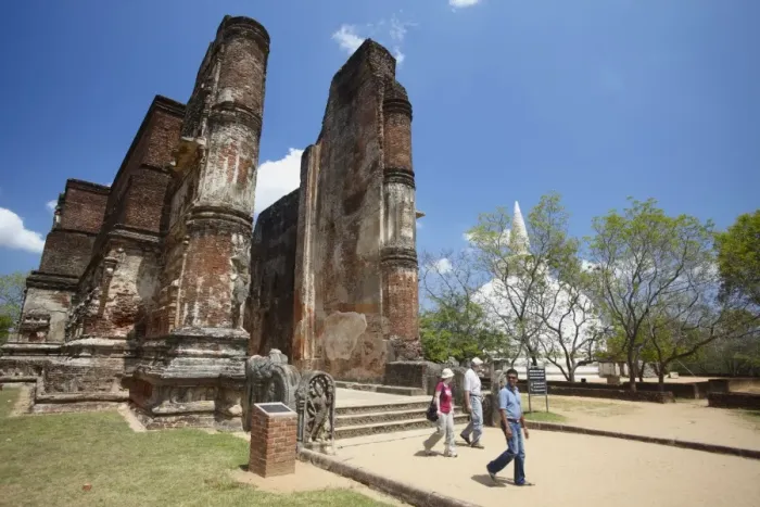 Framed Print : Tourists at Lankatilaka, Polonnaruwa, UNESCO World Heritage Site, North Central Province, Sri Lanka, Asia Framed Print : Tourists at Lankatilaka, Polonnaruwa, UNESCO World Heritage Site, North Central Province, Sri Lanka, Asia