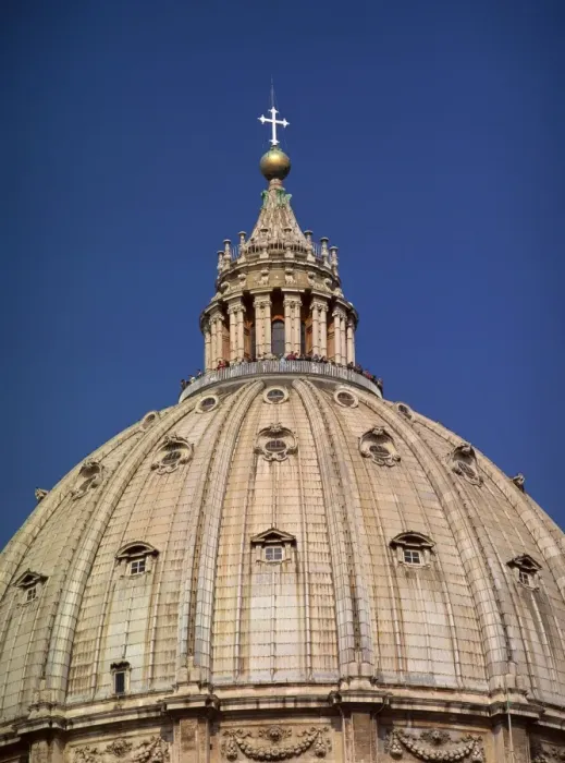 Framed Print : Tourists between the lantern and dome of St Framed Print : Tourists between the lantern and dome of St