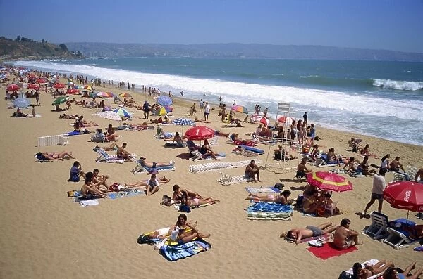 Tourists and locals at popular hot-spot on Renaca Beach, Vina del Mar, Chile