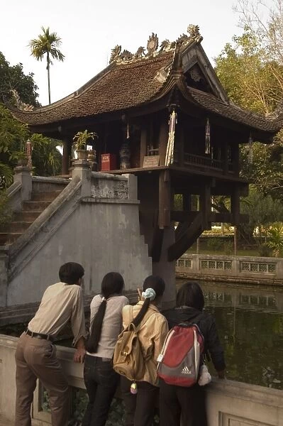 Tourists at the One Pillar Pagoda